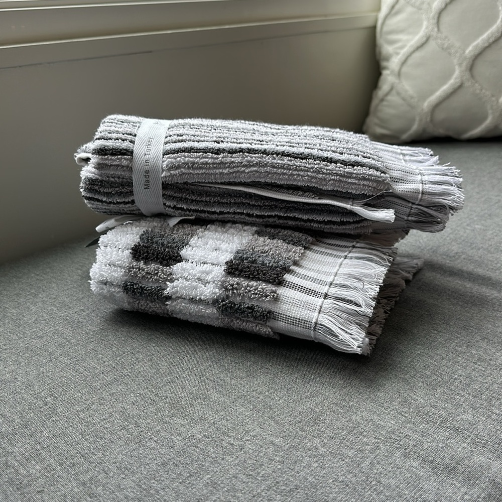 Brooks Brothers Hand Towel and Two Tip towels - Picture 5 of 5